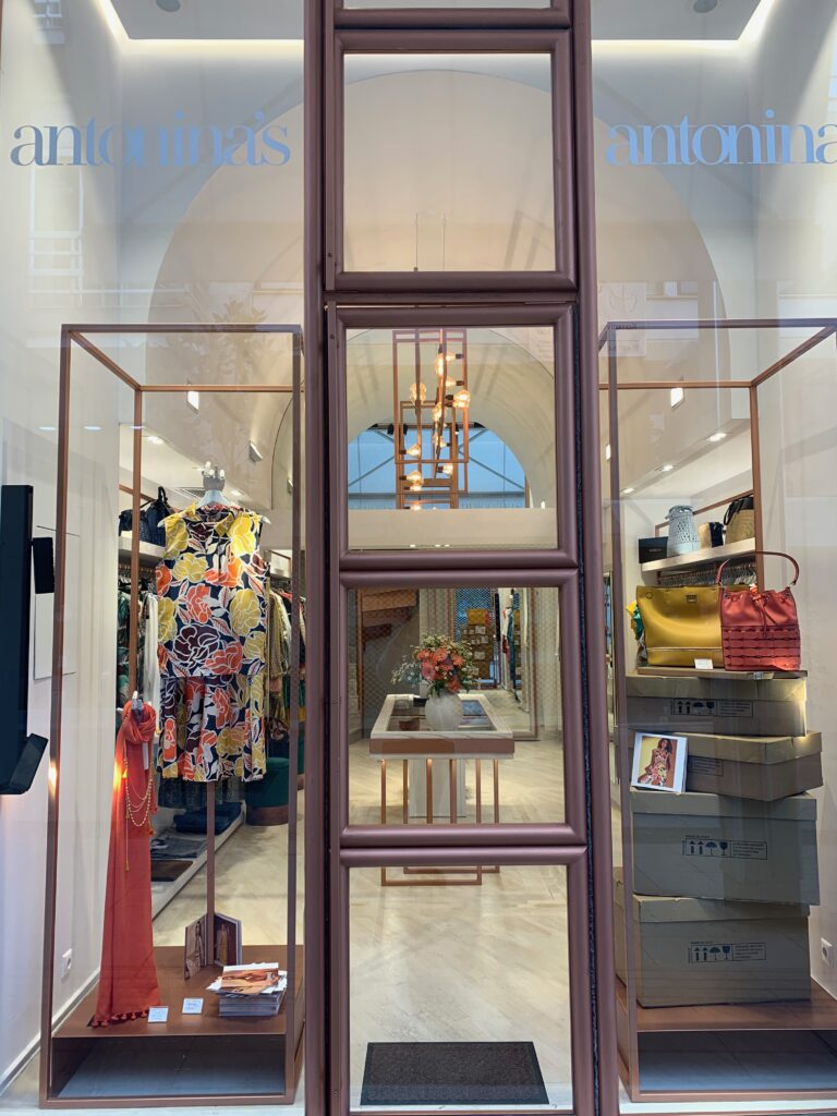 DC50B932 7AD1 41C3 AA45 265943A524B7 - Antoninas